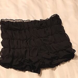Fashion Nova Woman's Black Lined Ruffled Bloomer Shorts, Size: M